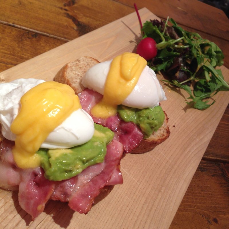 エッグベネディクト(ボンダイカフェ)