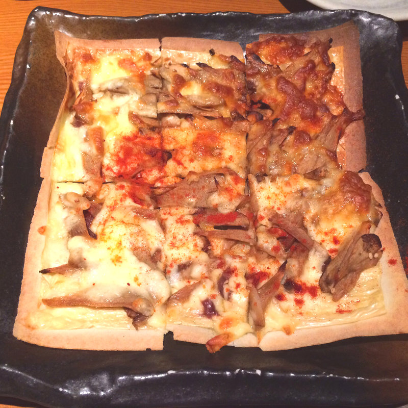 ごぼうのきんぴらのおばんざいピザ(露地もん （ろじもん）)