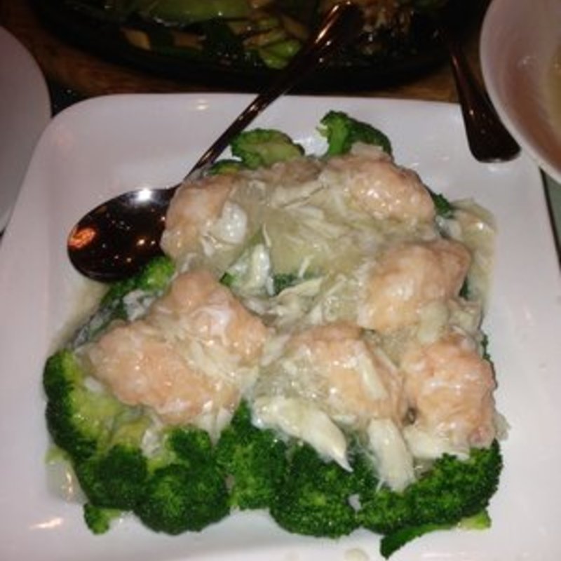 Fish Maw Dumplings with Crabmeat sauce over Broccoli(Jing Fong Restaurant)