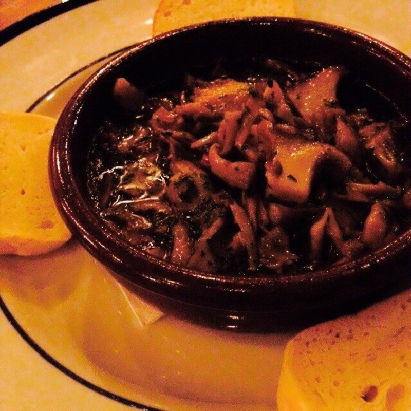 3種のキノコのアヒージョパン付き(buena onda)