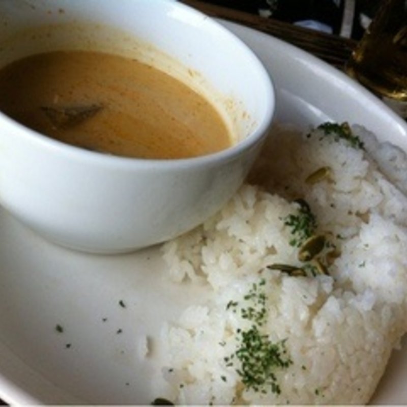 さつまいもと鶏肉のエスニックカレー(モワカフェ)