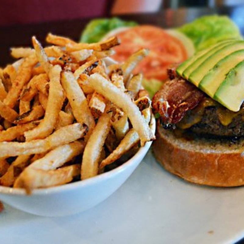 Bacon cheddar burger with avocado(FIVE NAPKIN BURGER)