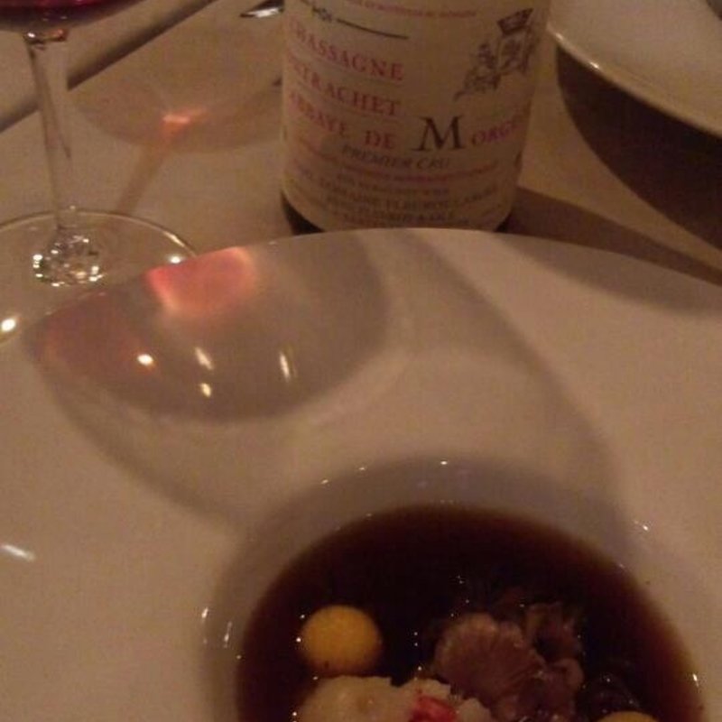 舞茸のコンソメとオマール海老(サンパミニヨン （sympa miniyon）)