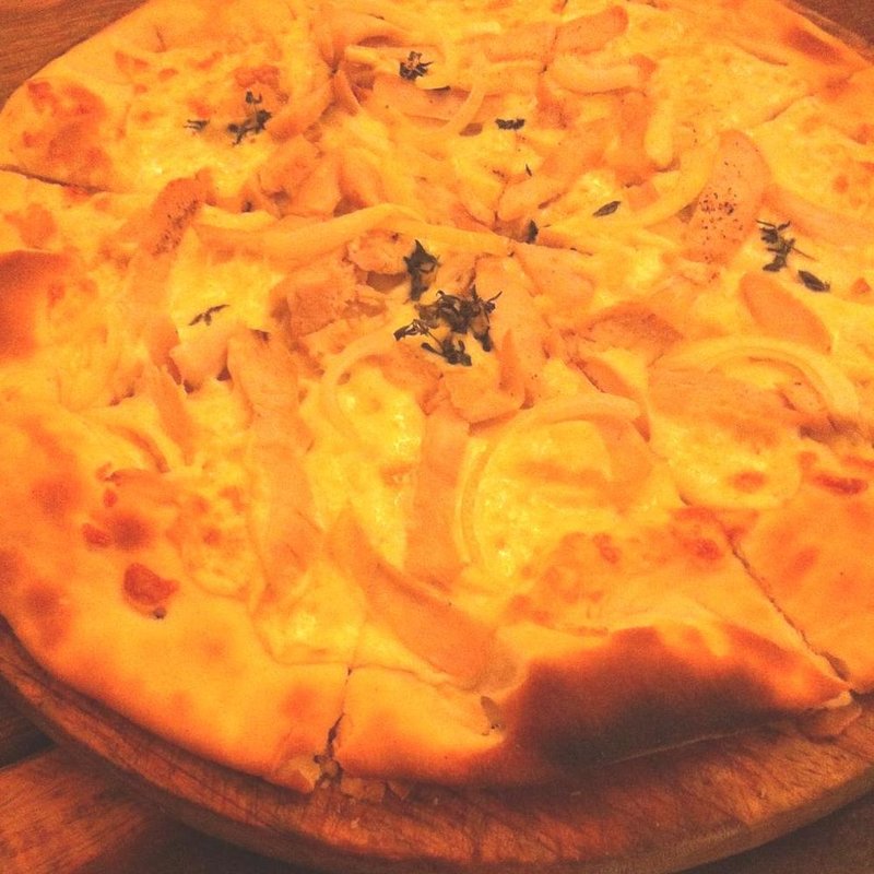 Rosemary Chicken Pizza(Coconut House Restaurant)