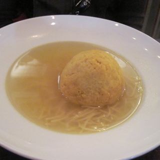 Matzoh Ball soup(FIVE NAPKIN BURGER)