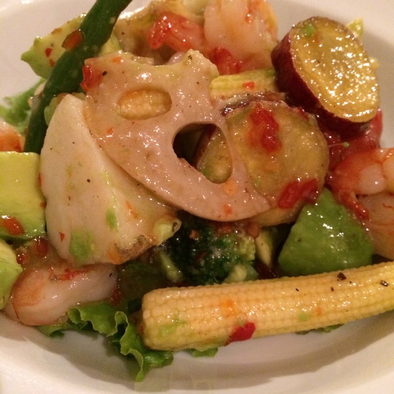 エビとアボカドのエスニックサラダ(デュボワ)