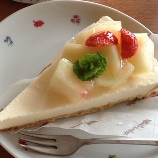 フルーツ生チーズケーキ（白桃）(アトリエ・ド・フロマージュ 南青山店 )