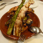 焼き野菜のミルフィーユ、ロメスコソースで(エチョラ （ETXOLA）)