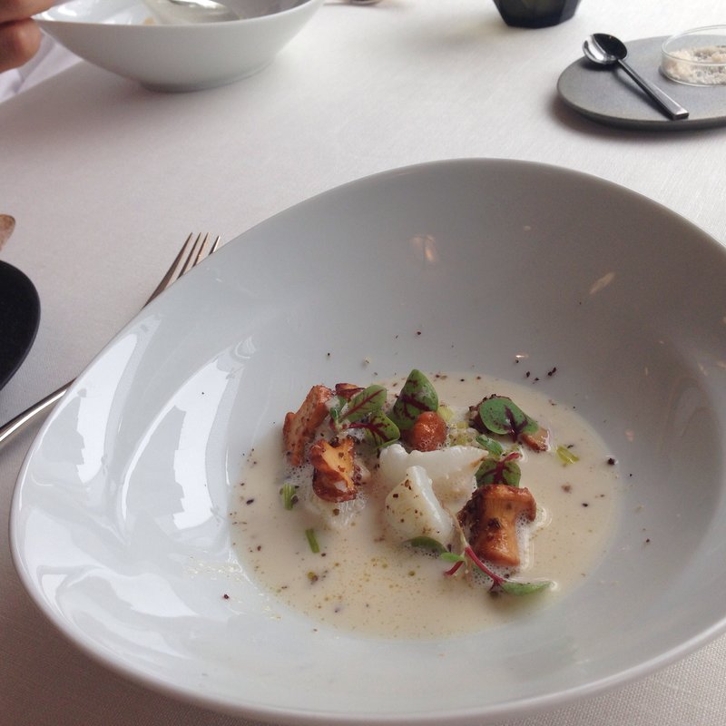 アンズ茸と貝の白ワイン煮(エスキス （ESqUISSE）)