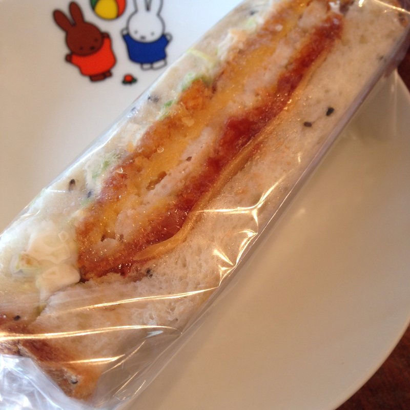 チーズチキンカツサンド(かたぎはらのパン屋さん )