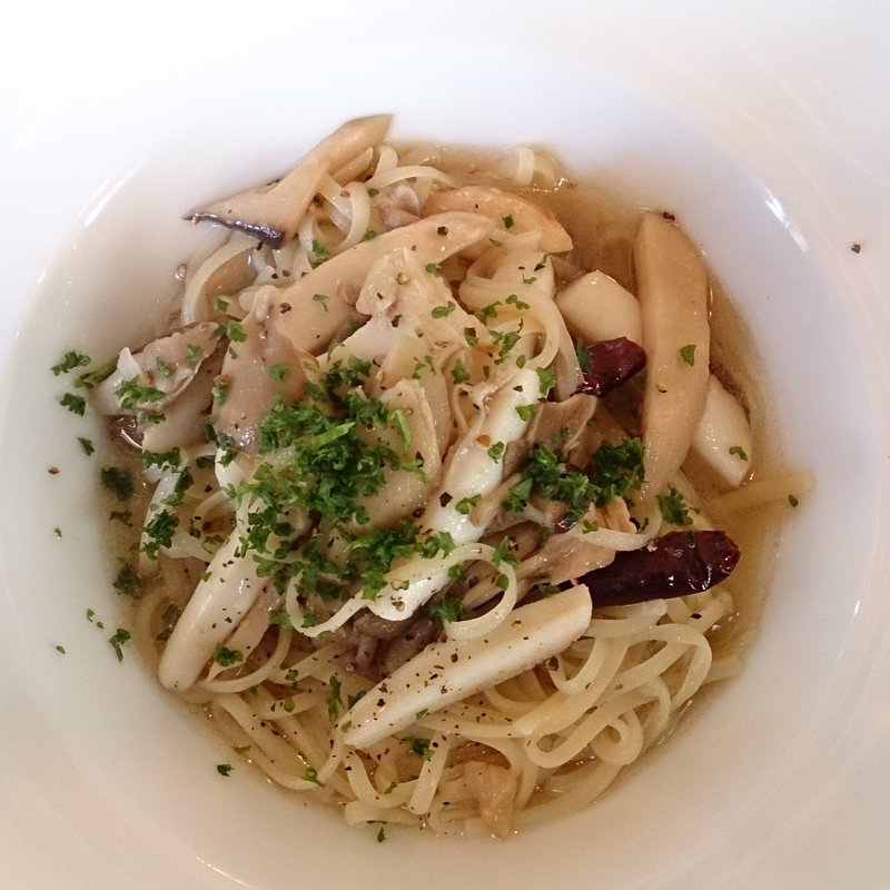 パスタランチ(リングイネ＋ペペロンチーネ＋いか＋きのこ)(ダブル （DABBLE）)