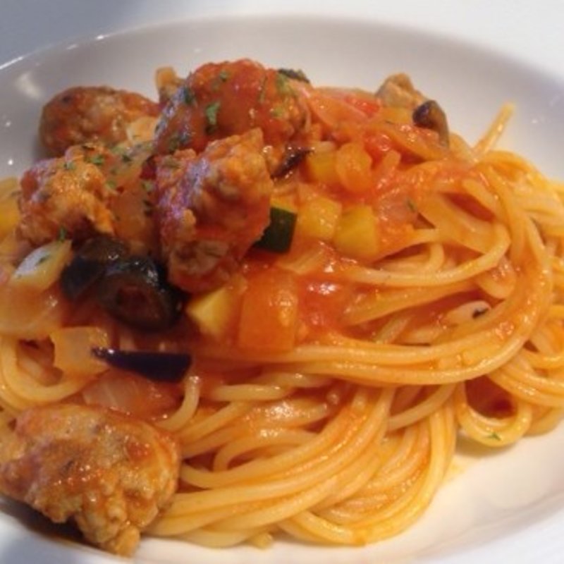 自家製ソ－セージのポルペッティと夏野菜の辛口トマトソース(ターナ ラ テラッツァ （Tana La Terrazza）)