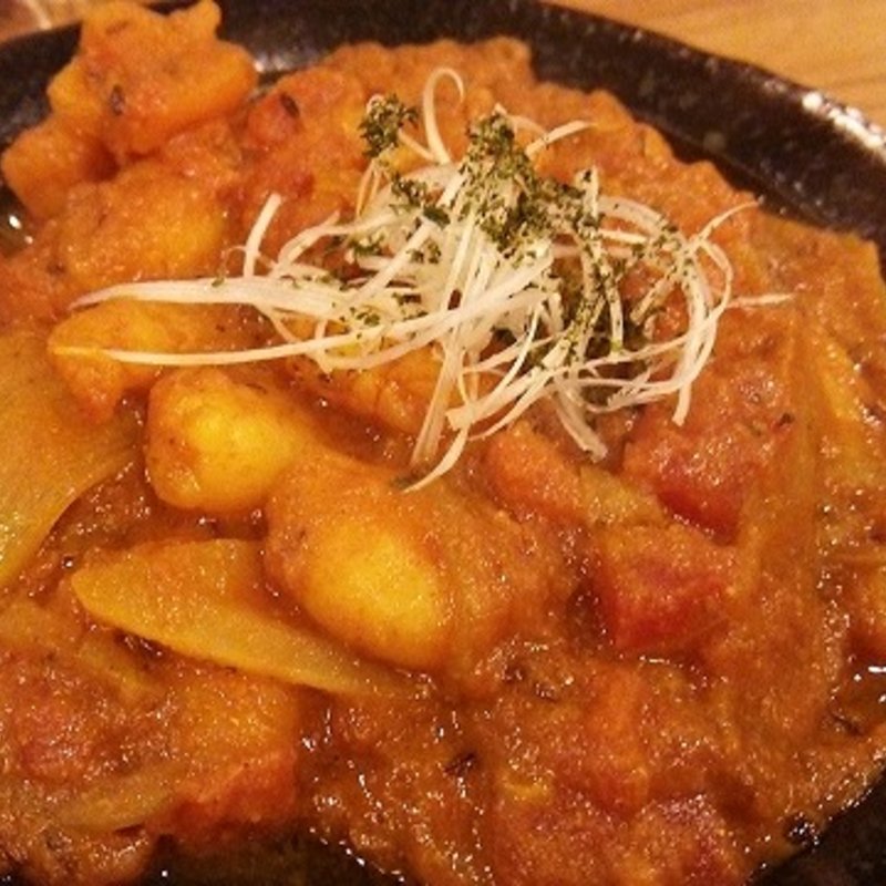 海老と玉ねぎの辛いサブジ(ドゥニヤ)