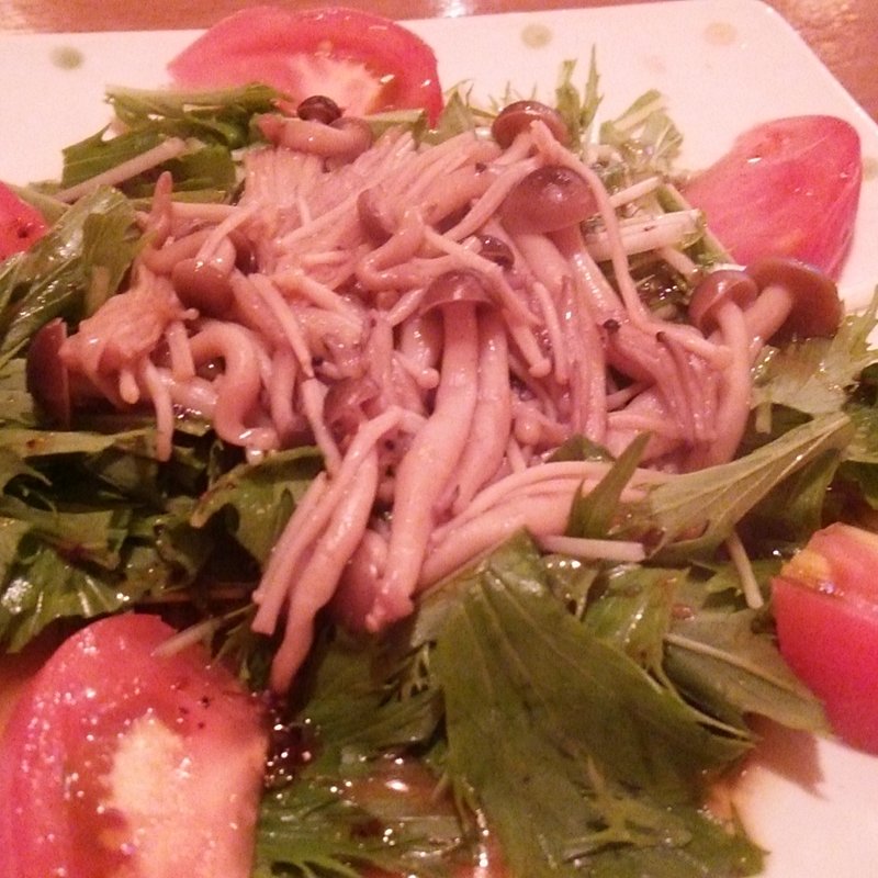 きのこと水菜のサラダ(やきとり山源)