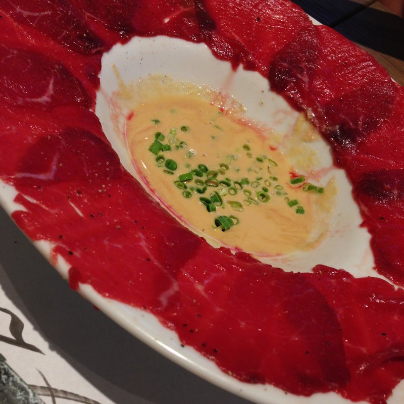 桜肉のカルパッチョ(コメスタ)