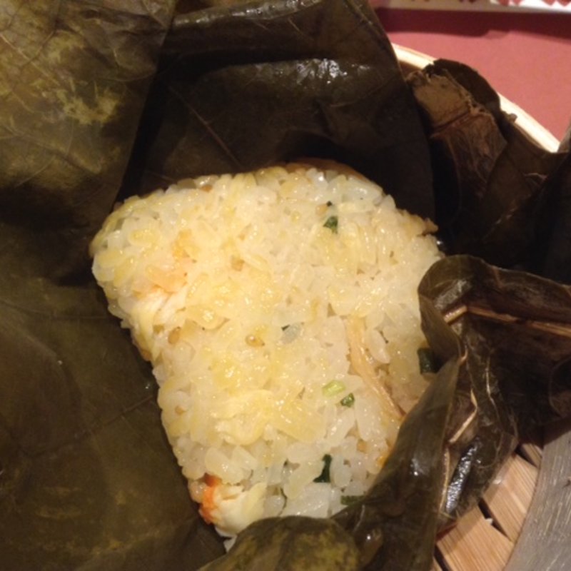 かに肉と干し貝柱入りハスの葉包み蒸し御飯(中国料理　桃李 （トウリ）)