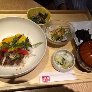 牛リブロースのステーキ丼(和食・酒 えん 品川ウィング高輪店 )