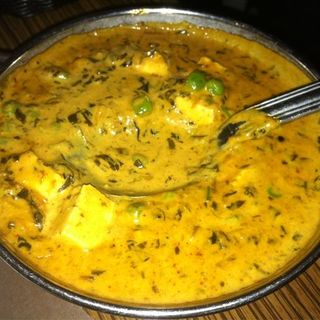 Methi Mattar Malai (paneer and peas in sauce)(Dhaba Indian Cuisine)