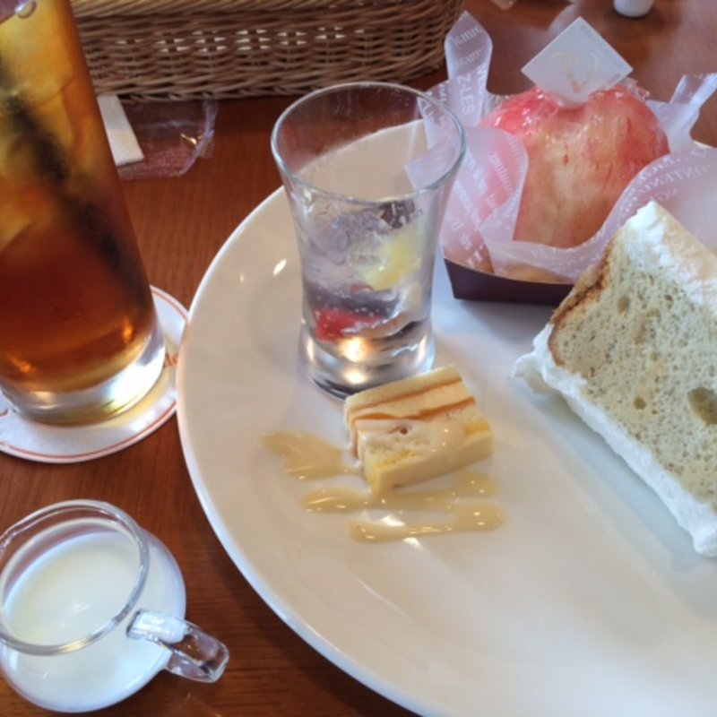 桃のケーキ(ラミ・ドゥ・バニーユ)