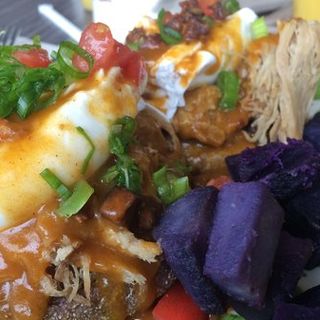 Pua'a Kalua Eggs Benedict (Highway Inn)