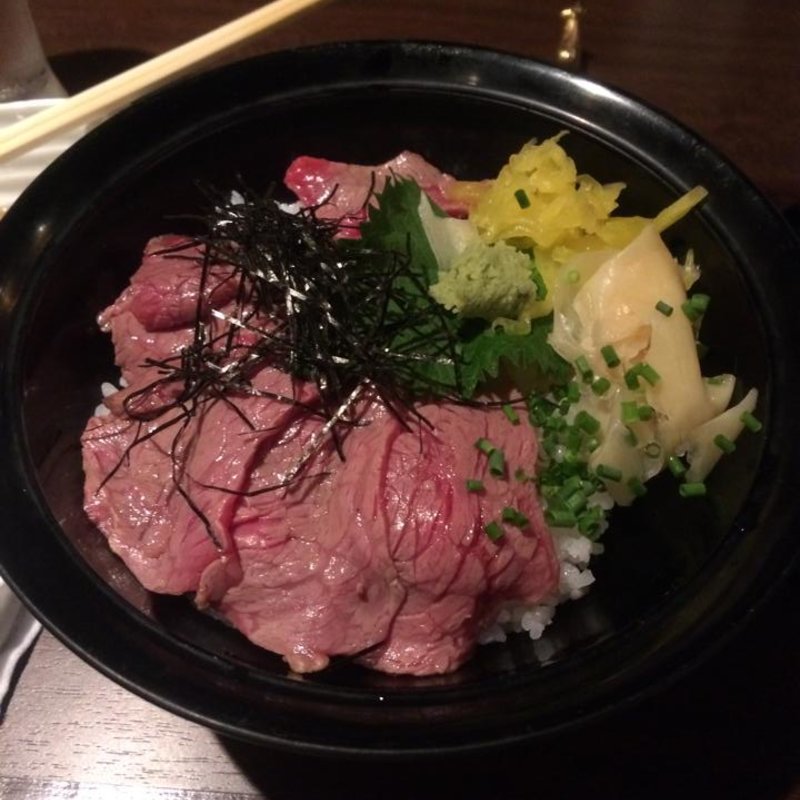 和牛炙り鉄火丼(肉割烹バル)