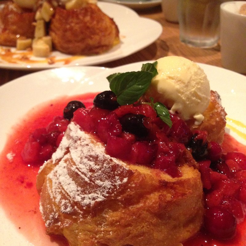 ミックスベリーのフレンチトースト(ラロブロス　渋谷ヒカリエ店)