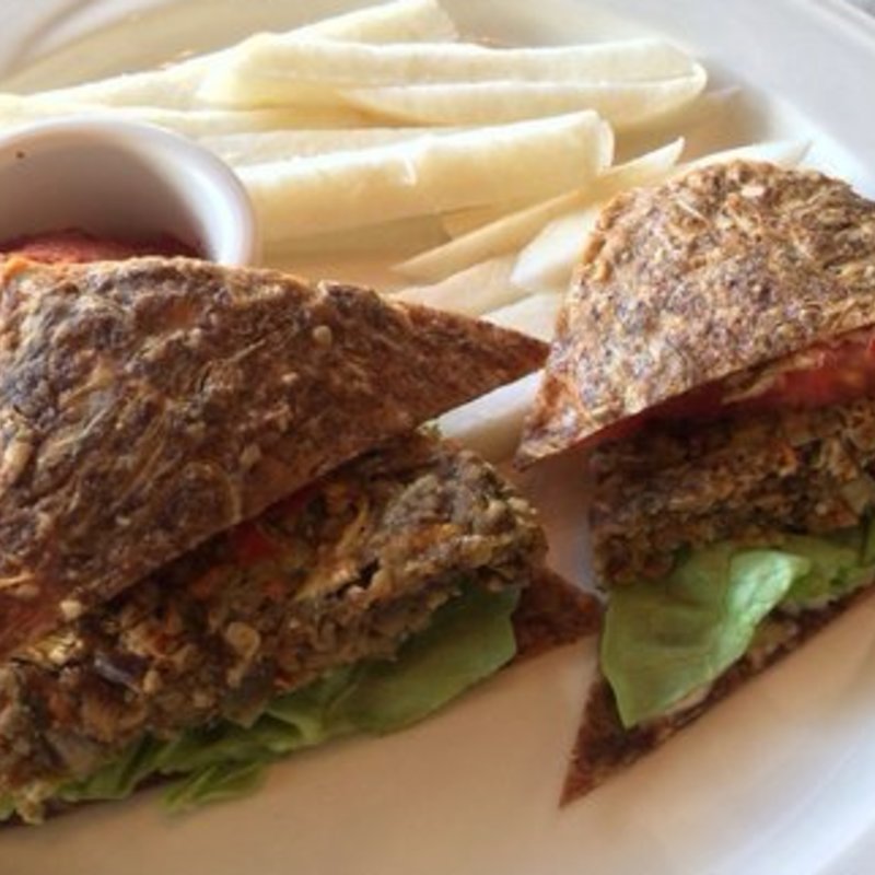 Sylvia`s Garden Burger(Greens & Vines Raw Vegan Gourmet)