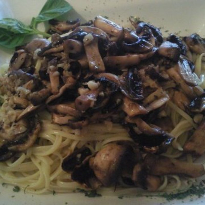 Mushroom Linguine(Simple Joy Vegetarian Cuisine)