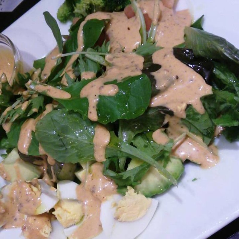 スモークサーモンのコブサラダ(フランダース・テイル ハービスプラザ 梅田)