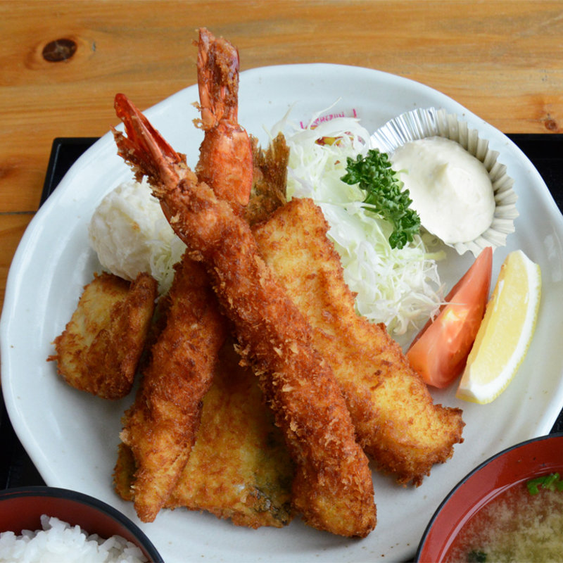 ミックスフライ定食(真鶴 魚座 （まなづる・さかなざ）)