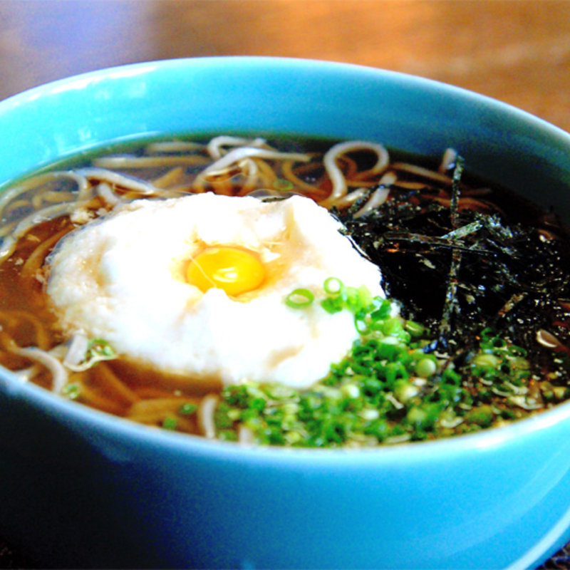 とろろそば（黒）(金太郎)