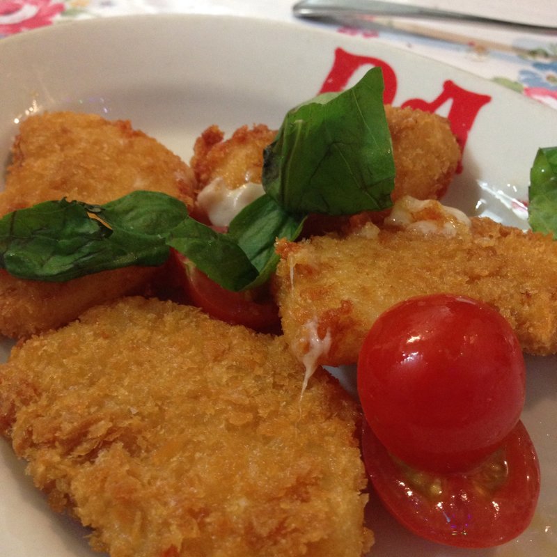 モッツァレラチーズ揚げ(Pizzeria e Trattoria da ISA)