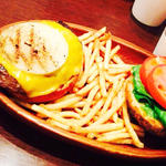 ハンバーガー(KUA`AINA 横浜ベイクォーター店)