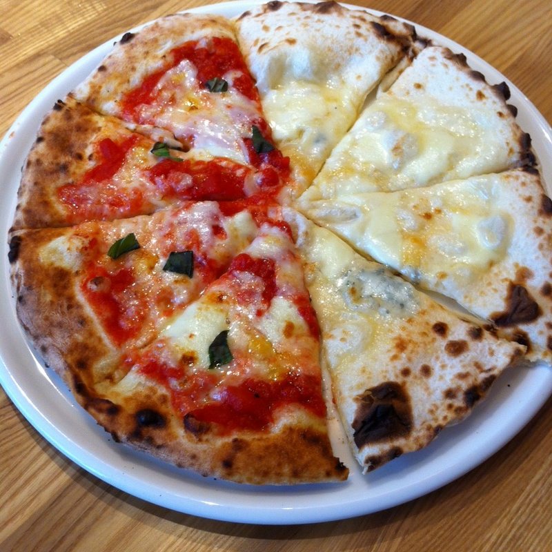 マルゲリータとクアトロフロマッジョ(パステル 丸井錦糸町店 （PASTEL）)