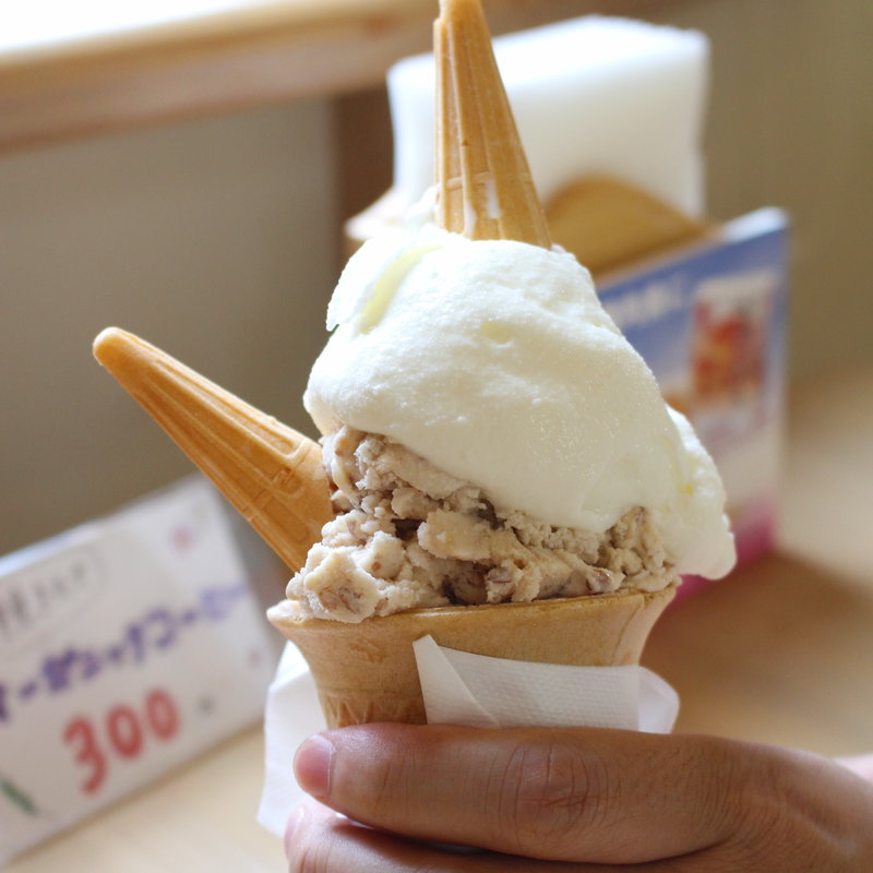 小豆のジェラート＆ミルクジェラート(十勝野フロマージュ)