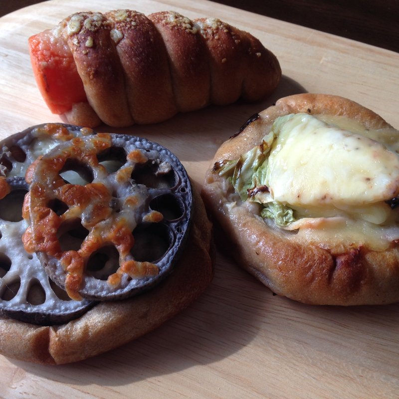 レンコン＆にんじん＆アンチョビキャベツのパン(Boulangerie Canis Minor)