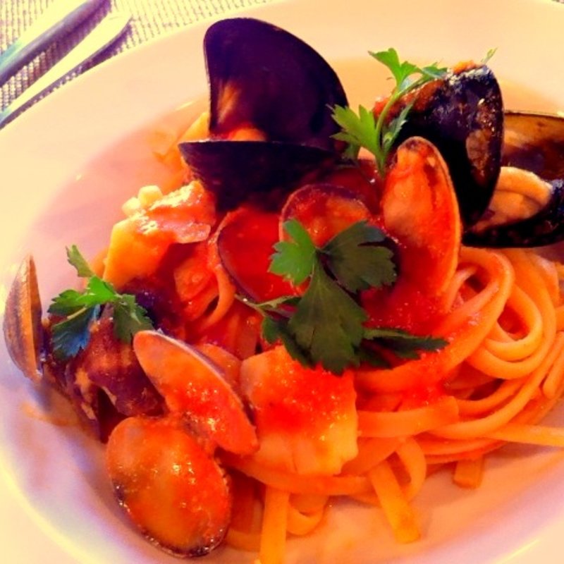 貝とホタテのトマトソース(エッセルンガ)