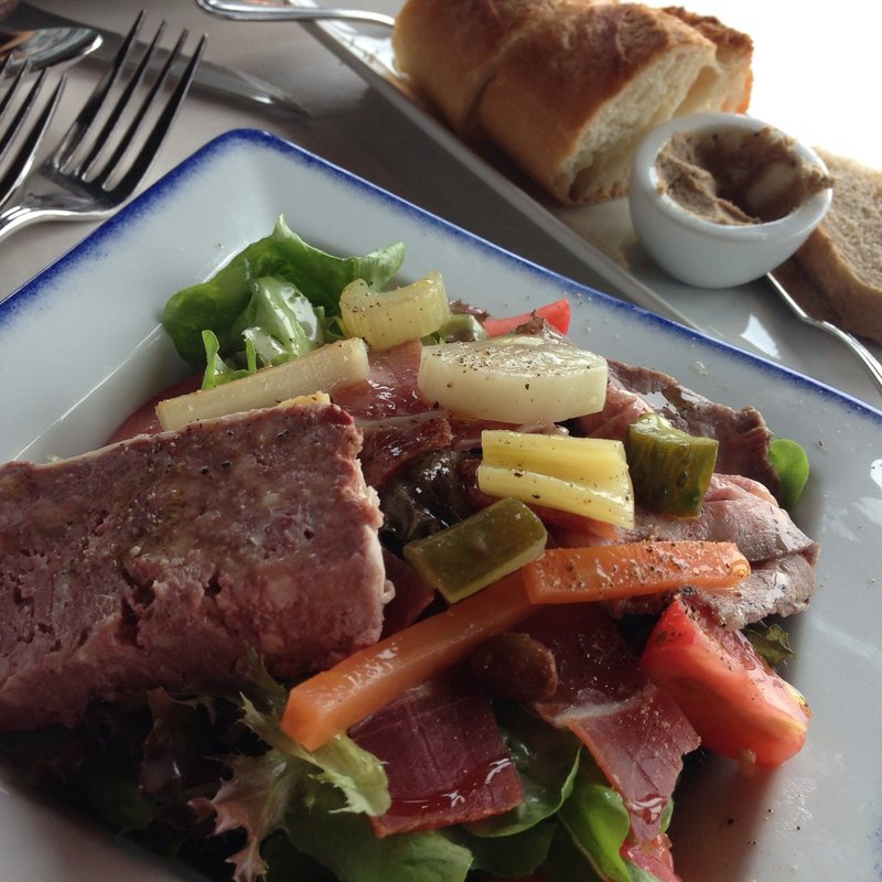 ローストビーフ、ポークパテ、生ハムの温野菜添え(ブラッスリー オザミ スカイツリータウンソラマチ)