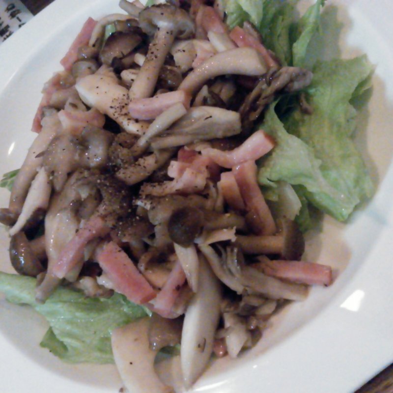 キノコとベーコンのHOTサラダ(キッチン笑りぃ )