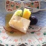 生湯葉のレアチーズケーキ蜂蜜ソース(茶房 わらび野)