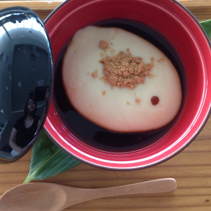 豆乳もち 黒蜜きな粉かけ（温）(茶房 わらび野)