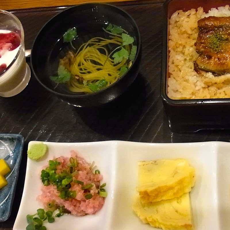 うなぎ丼（丼重）(お吸い物・デザート付)(うなぎの村こし （うなぎのむらこし）)