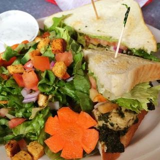 Vegan Pesto Chicken Sandwich(Downbeat Diner and Lounge)