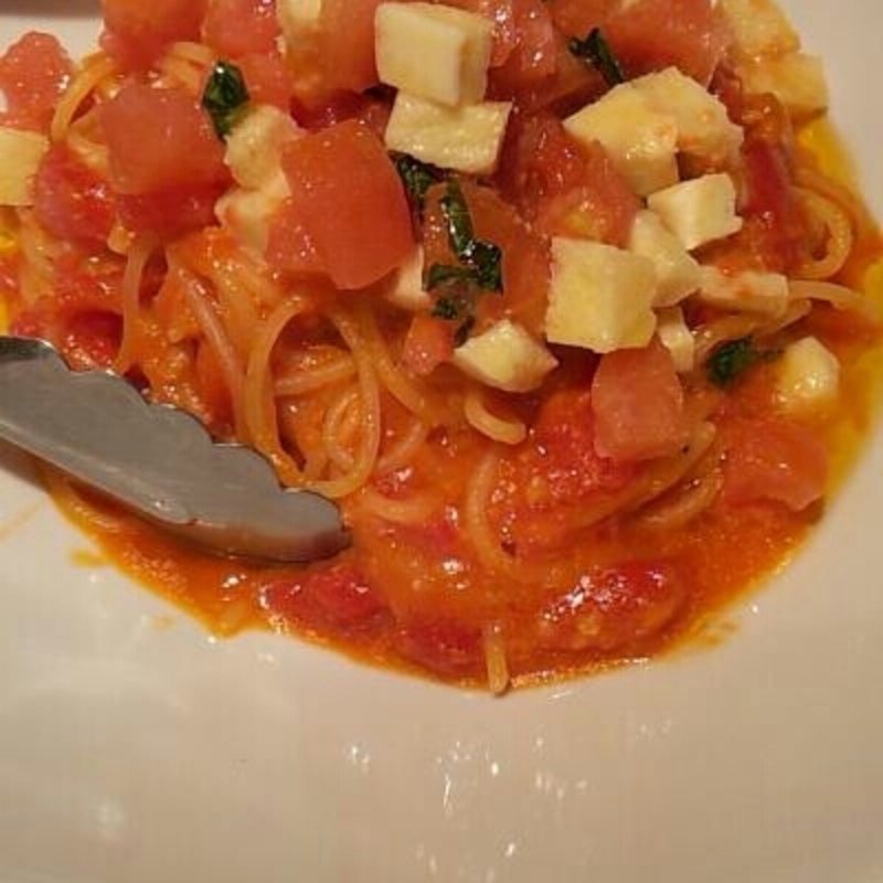 モッツァレラチーズとフレッシュトマトとバジルのスパゲッティ(町屋 イタリアン食堂 ぶるたぁにゅ)
