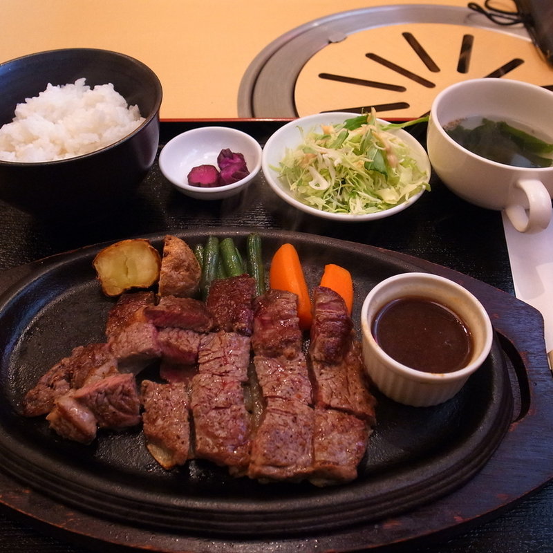 鉄板ステーキ(やきにく番長 河内花園店)