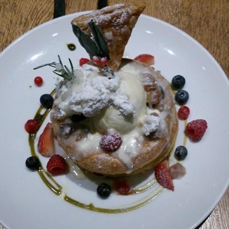 (カフェ＆ブックス ビブリオテーク 大阪・梅田 （café & books bibliotheque）)