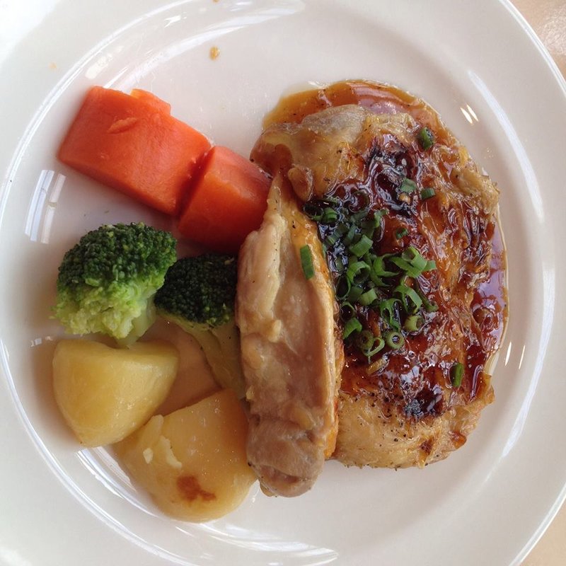 チキンソテー(ロイヤルガーデンコート)