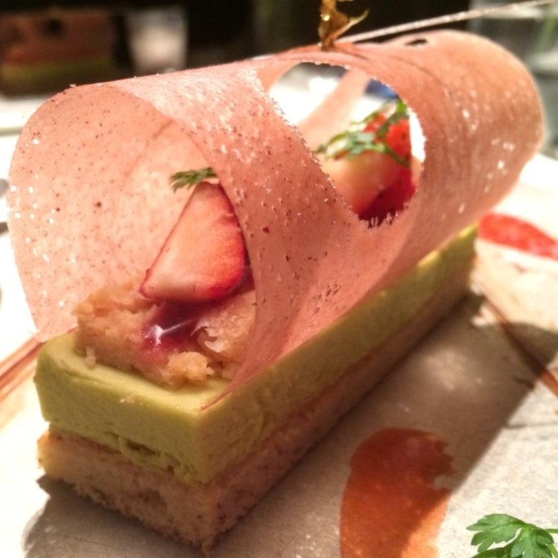 (キャーヴ・ド・ひらまつ （la Cave de Hiramatsu 【旧店名】ラ・レゼルヴ la Reserve）)