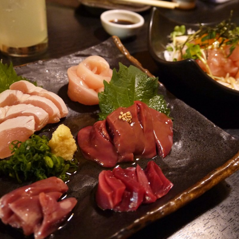 鶏のお刺身(炭火焼と焼酎 大)