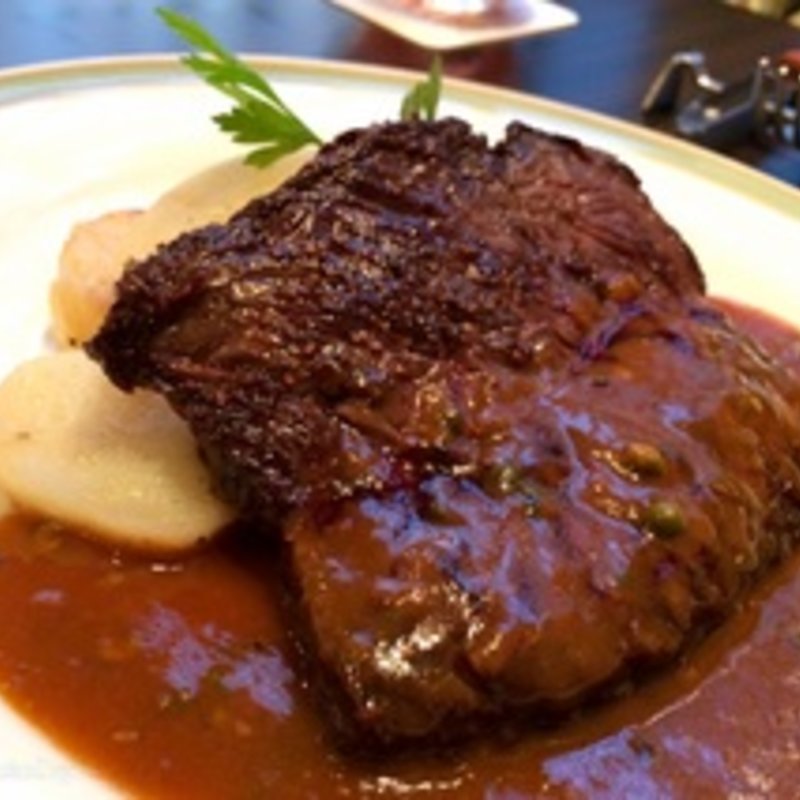 牛ハラミのステーキ　グリーンペッパーソース (ビストロ ワイン カフェ ハース （Bistro Wine Cafe HEARTH）)